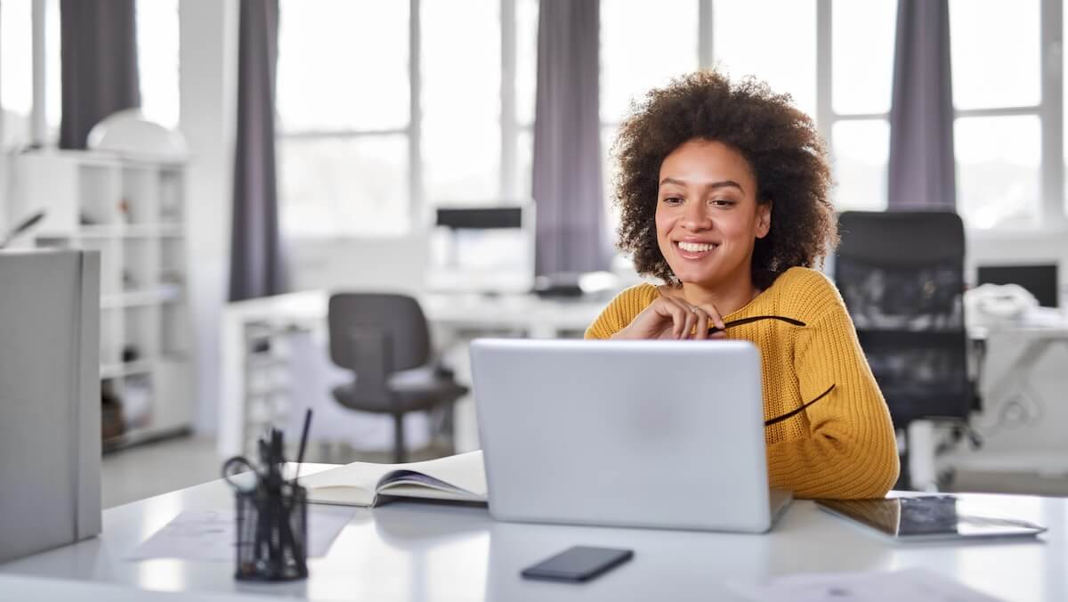 Infographic illustrating how Copilot agents enable users to work smarter and faster by automating tasks, streamlining workflows, and providing real-time assistance.